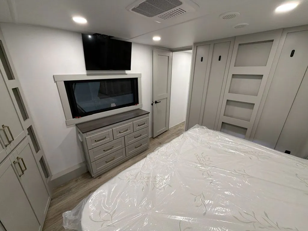 2026 Brinkley Model Z 3600, Photos photo 29
