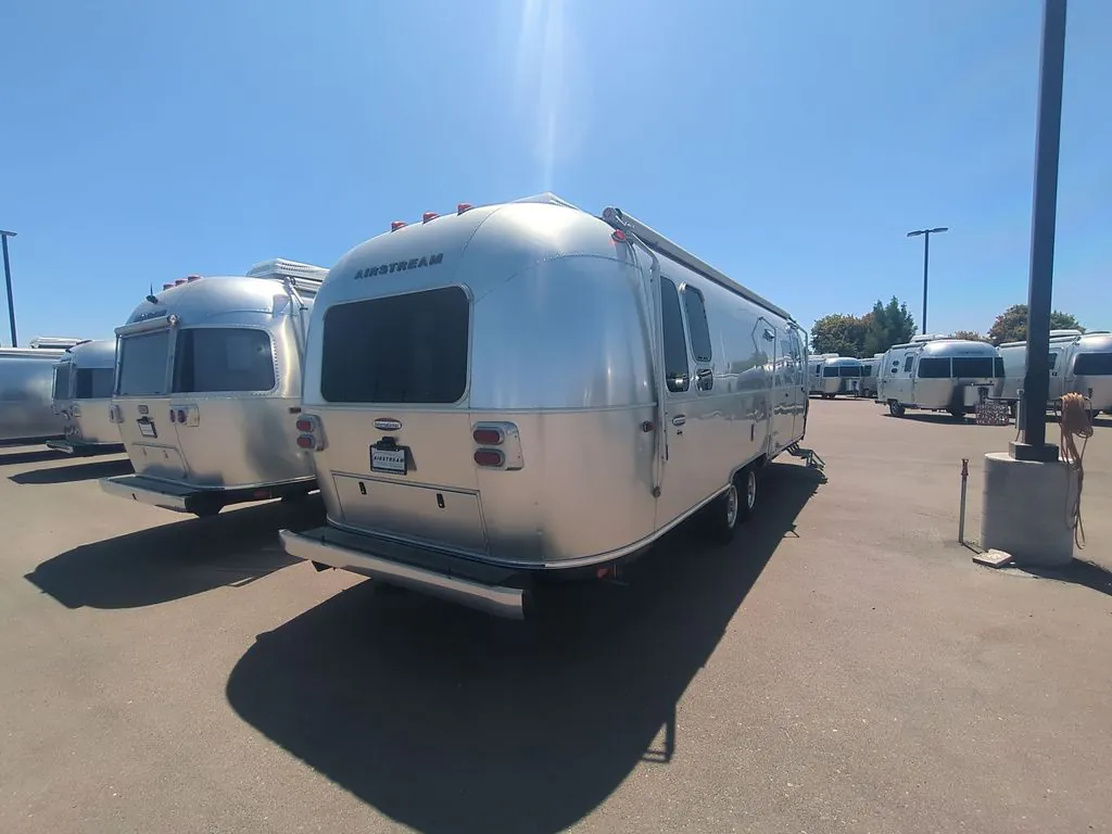 2018 Airstream International 30RB - Photo 3