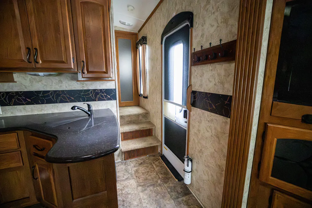 2011 Keystone Montana 3100RL, Photos photo 16