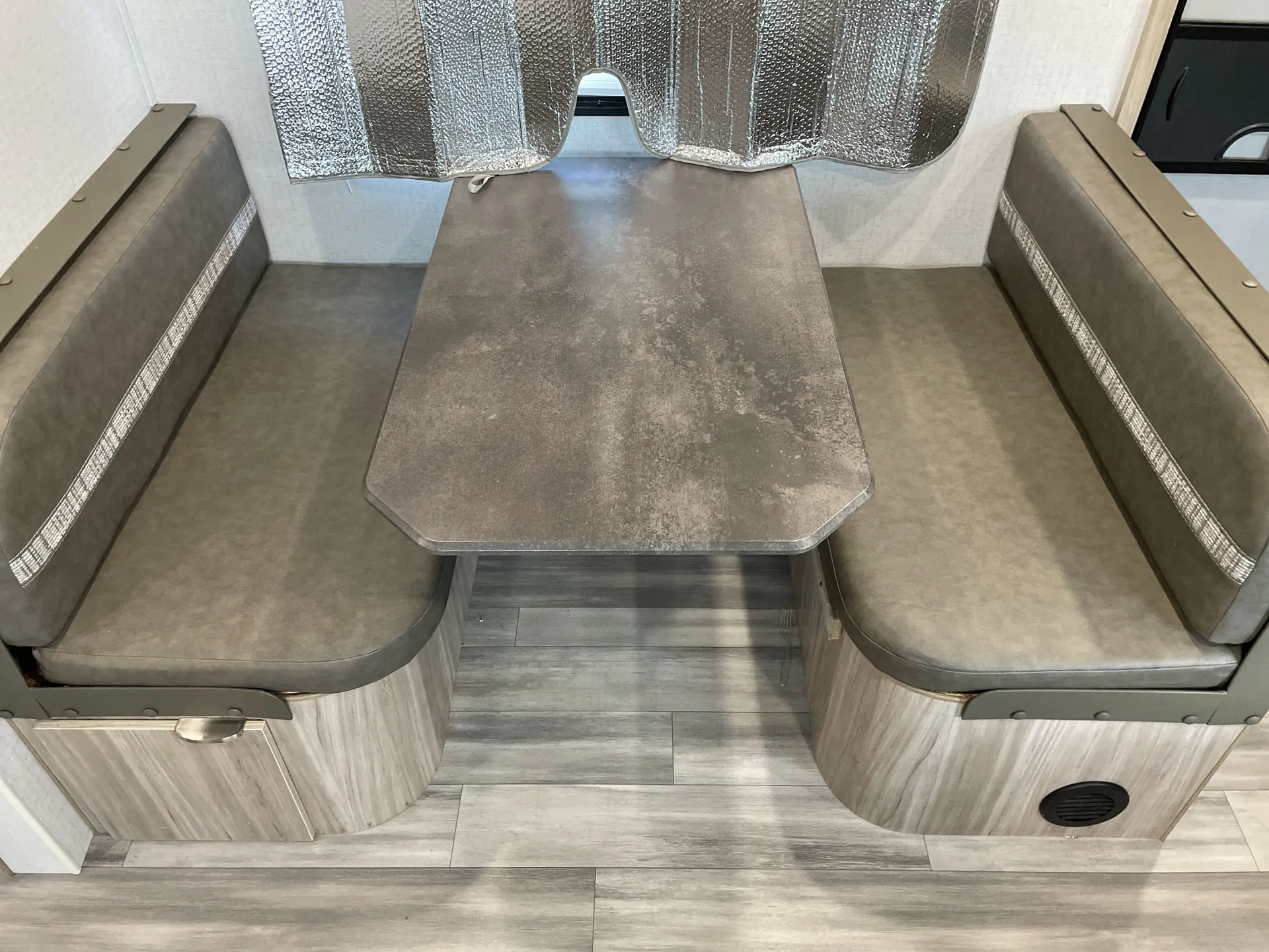 2022 Winnebago Minnie 2529RG — living area main
