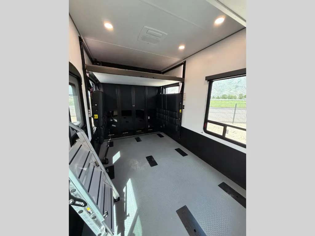2026 Keystone Raptor 420, Photos photo 23