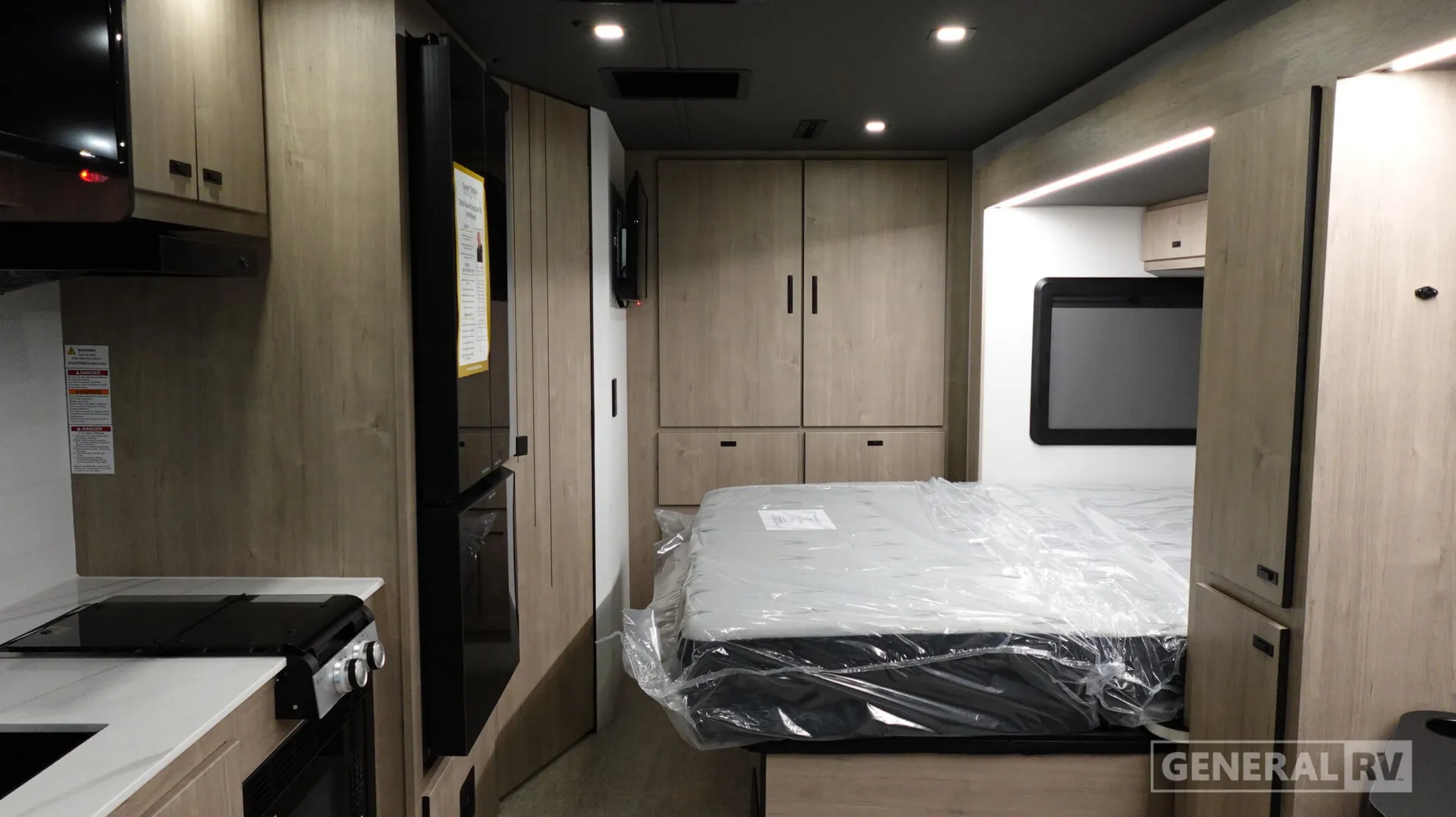 2027 Grand Design Lineage Series M 25FW - Photo 3