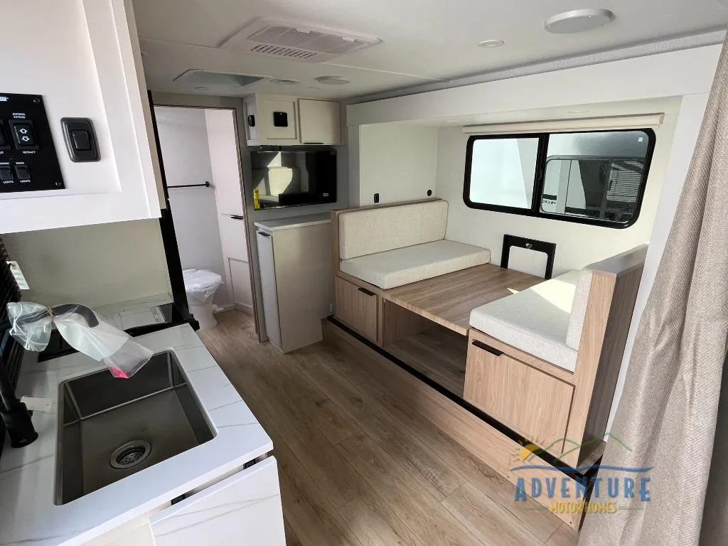 2026 Winnebago Micro Minnie 2108DS - Photo 3