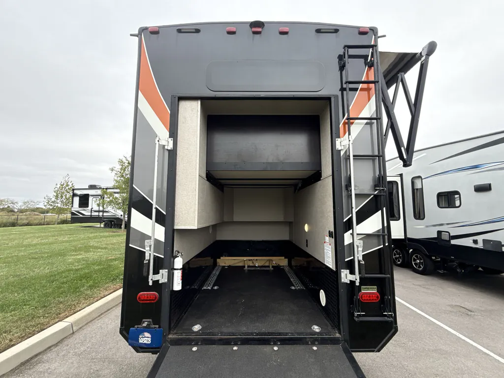 2018 Grand Design Momentum 376TH, Photos photo 32