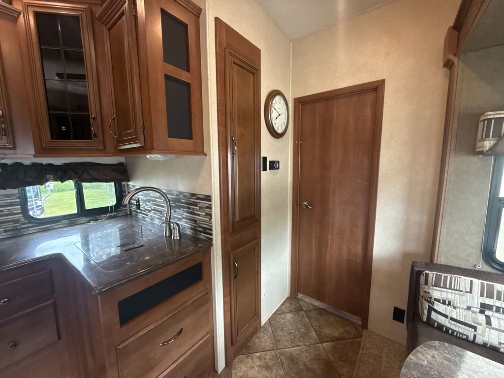2015 Forest River Sierra 365SAQB, Photos photo 17