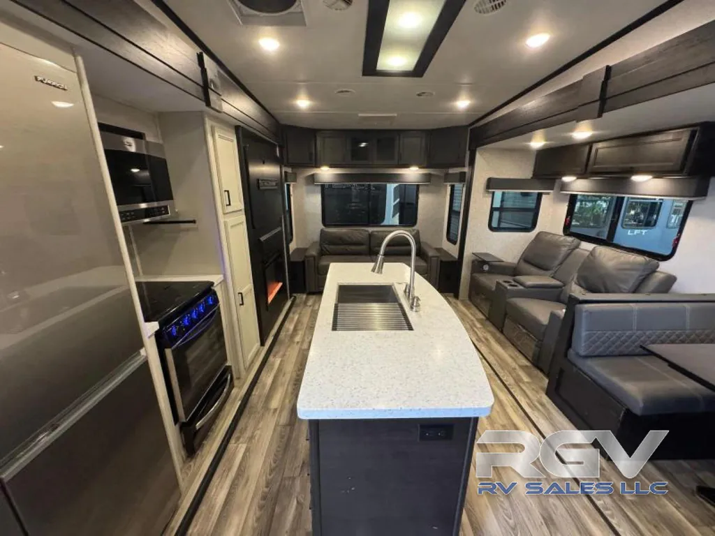 2022 Highland Ridge Silverstar XLT 354MBH, Photos photo 12