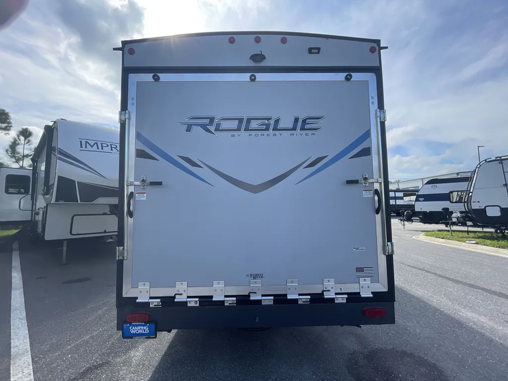 2022 Forest River Vengeance Rogue 26V, Photos photo 6