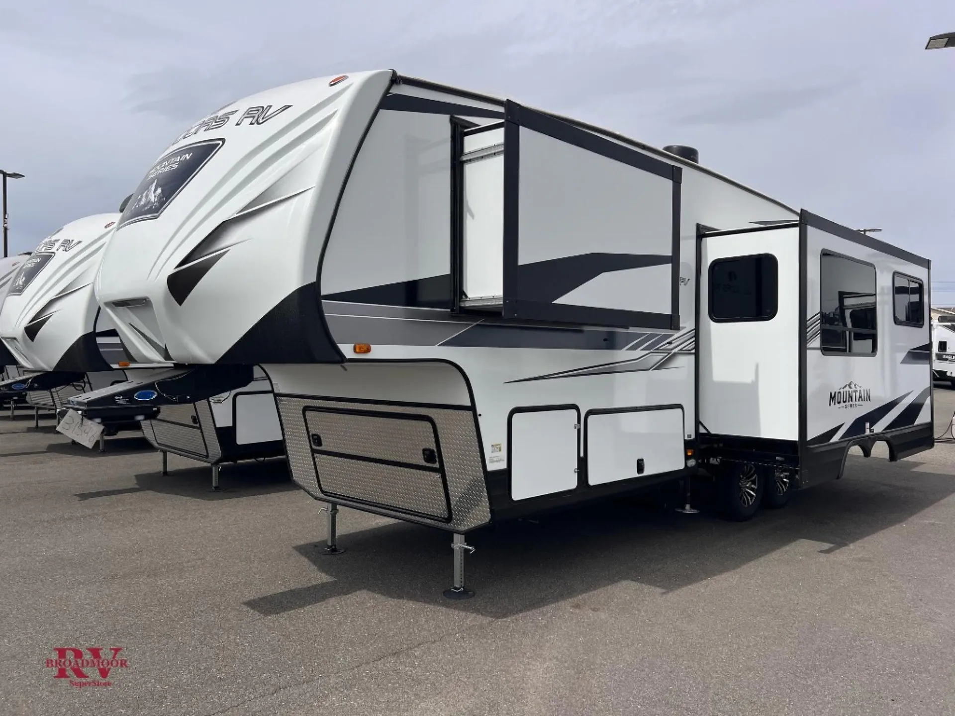 2026 Outdoors RV Glacier Peak Mountain Series F27MKS - Photo 3