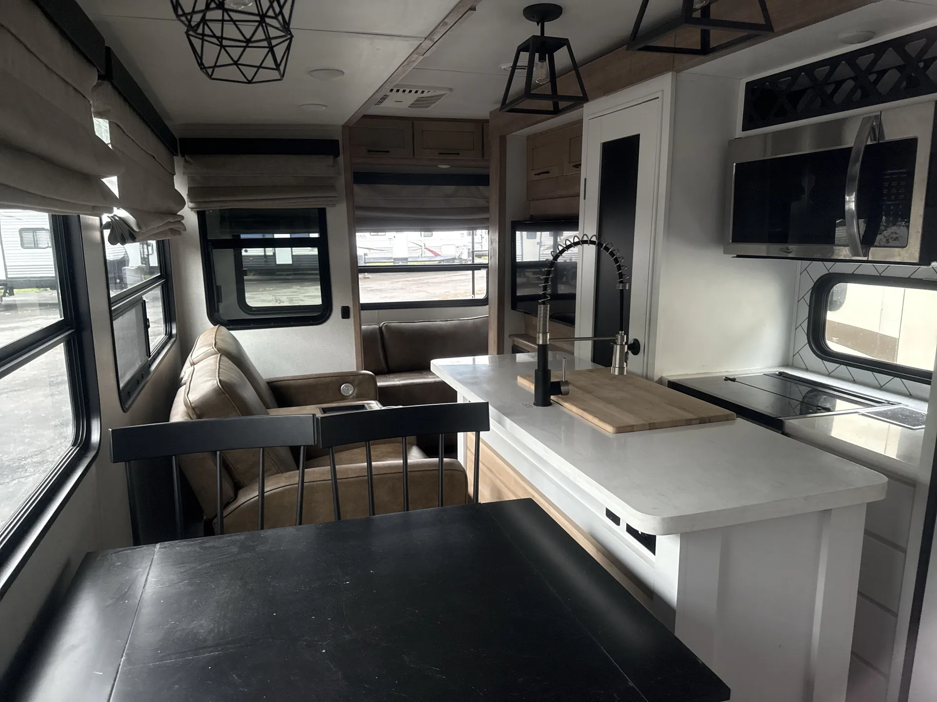 2021 Keystone Arcadia 370RL dealer photo 2 from Camping World