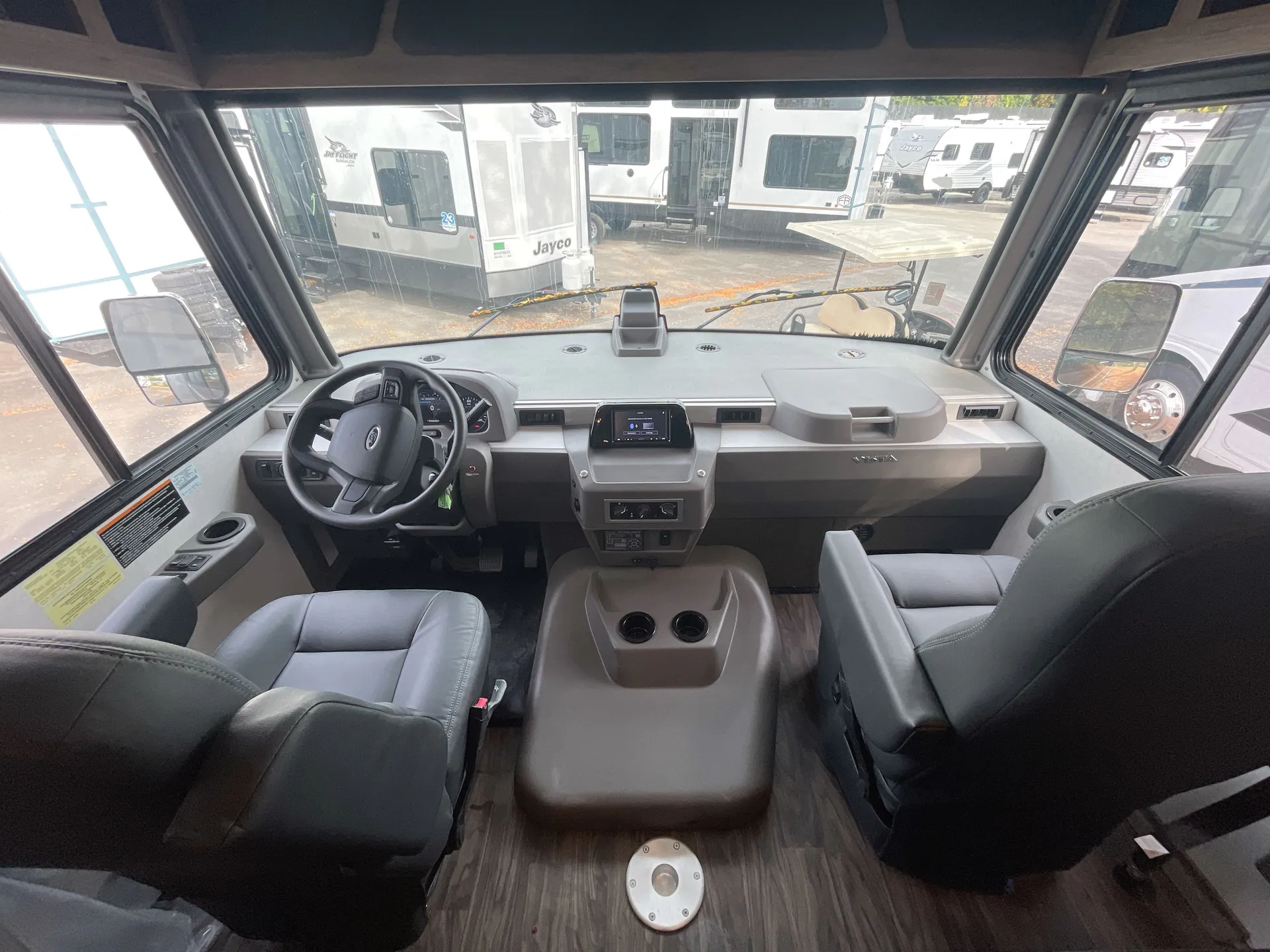 2025 Winnebago Vista 33K — living area main