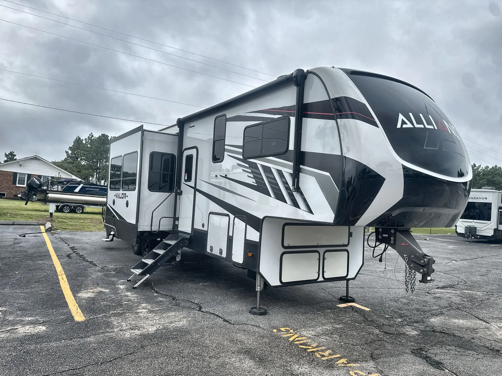 2021 Alliance RV Valor 36V11 - Photo 2