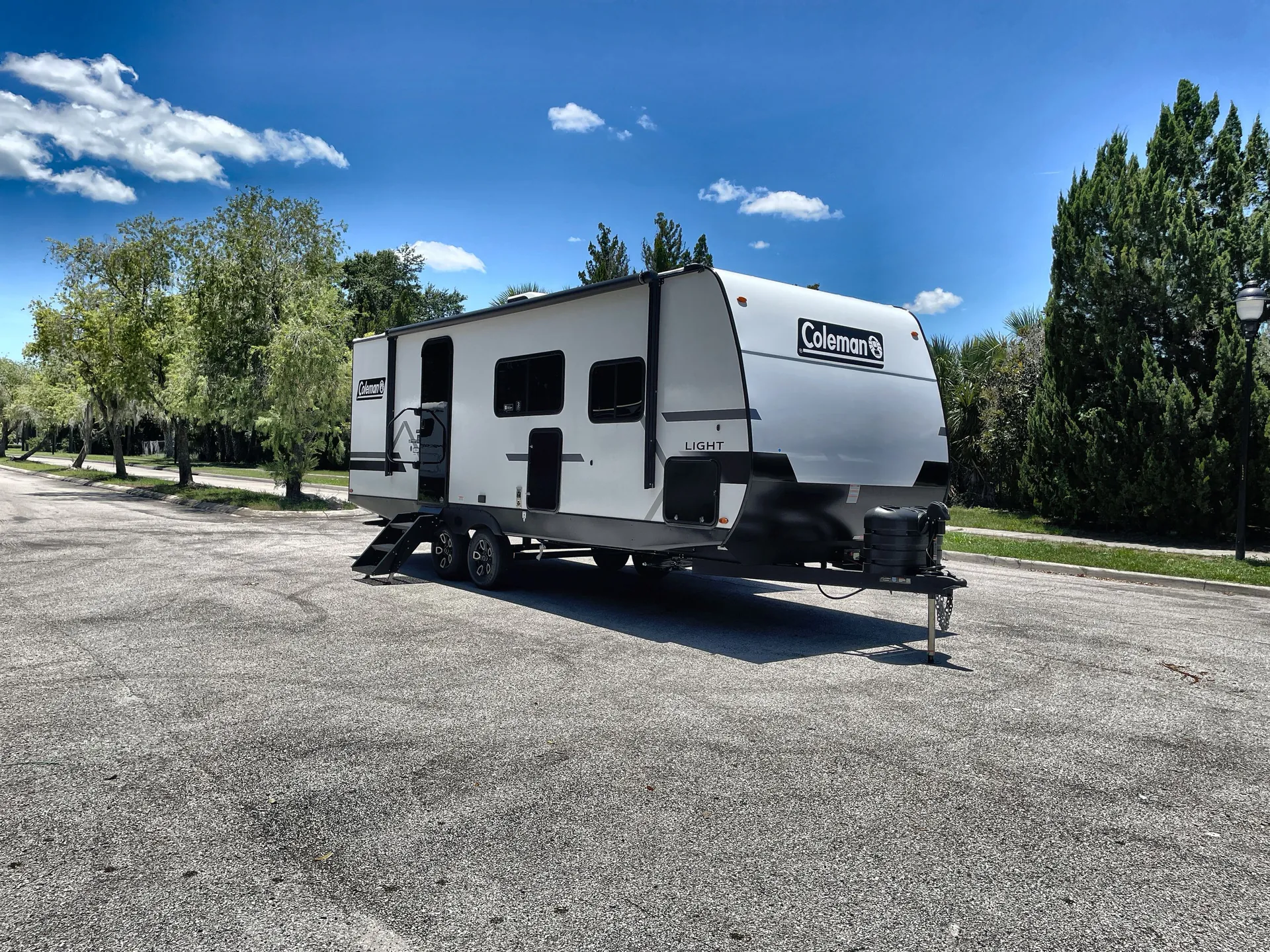 2027 Keystone Coleman Light 22BX - Photo 2