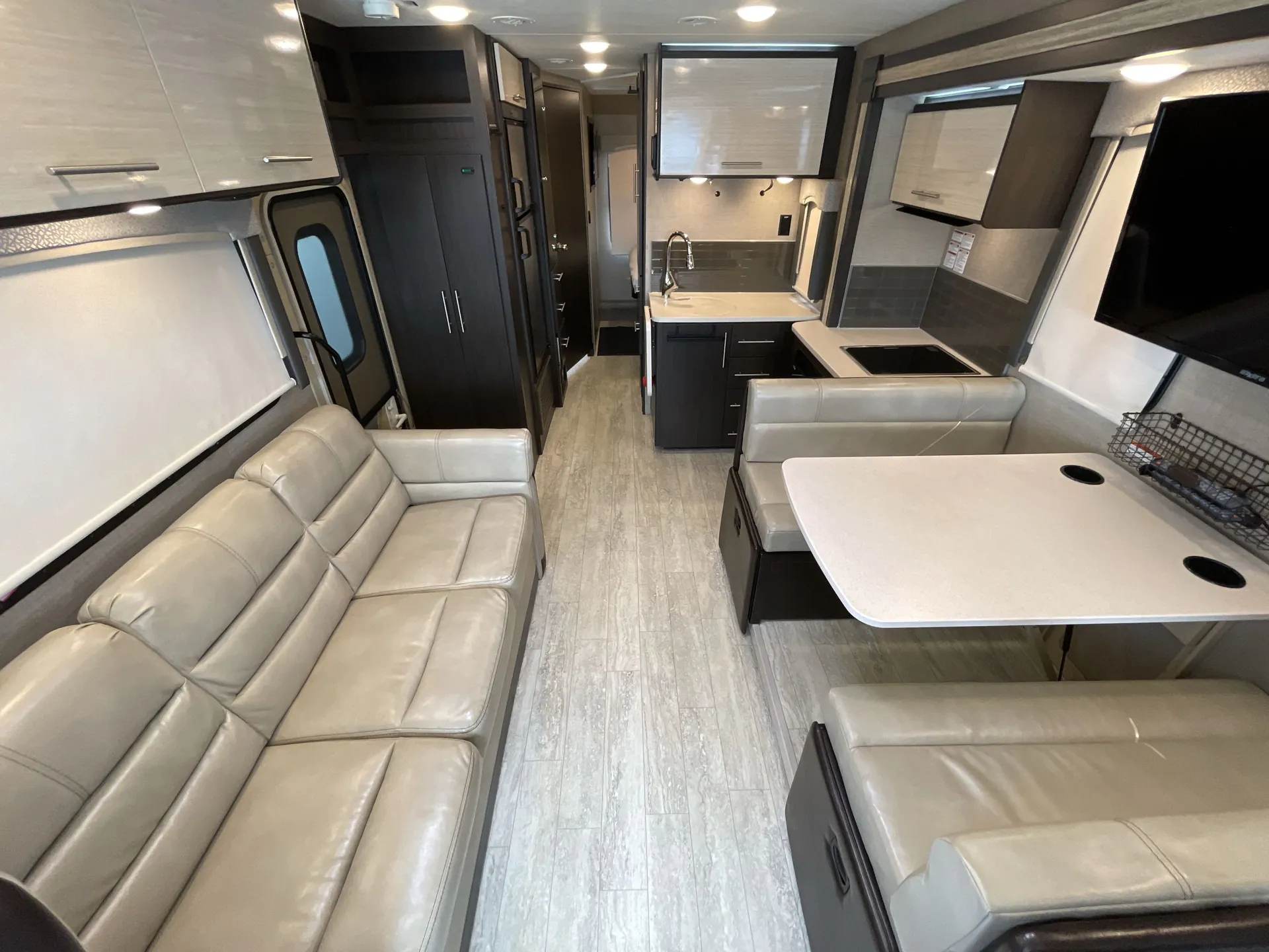2020 Thor Motor Coach Vegas 27.7 — living area main