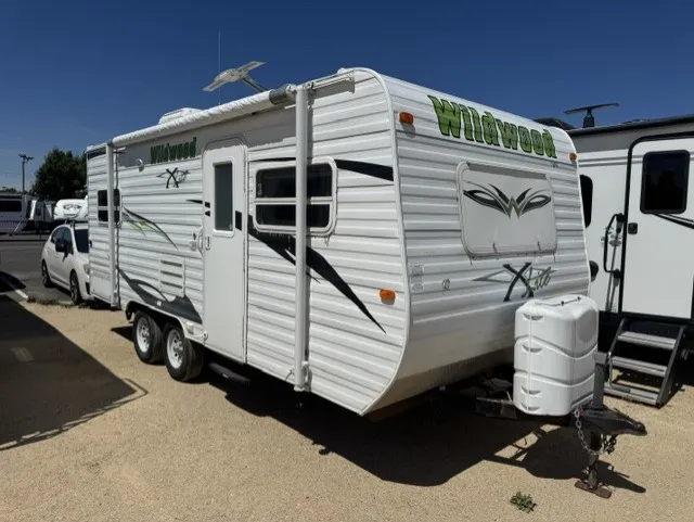 2011 Forest River WILDWOOD 18XLT - Photo 2