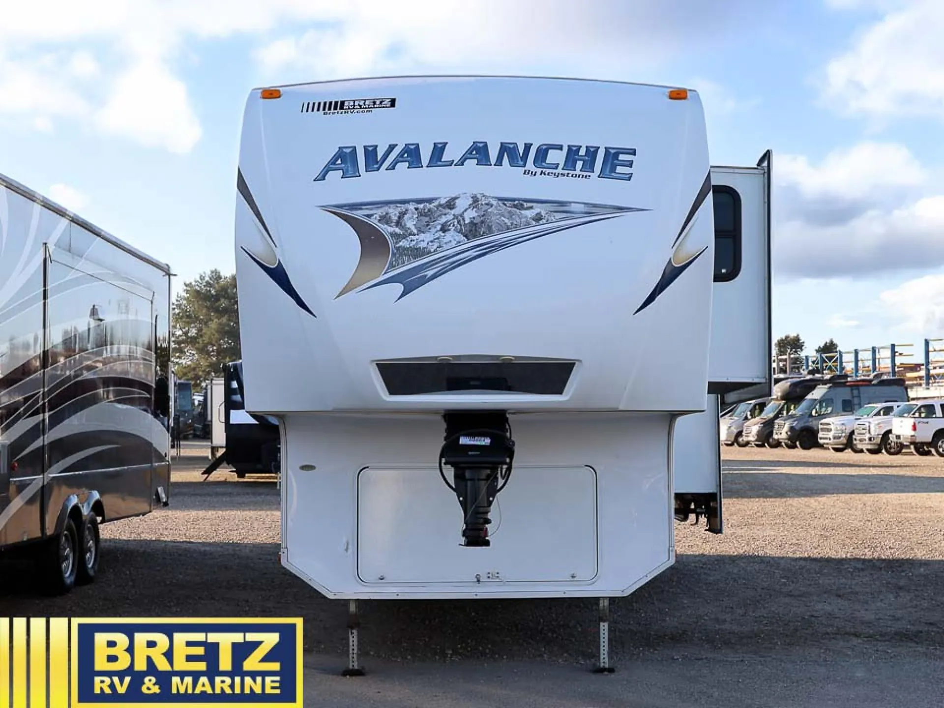 2011 Keystone Avalanche 320RK - Photo 3