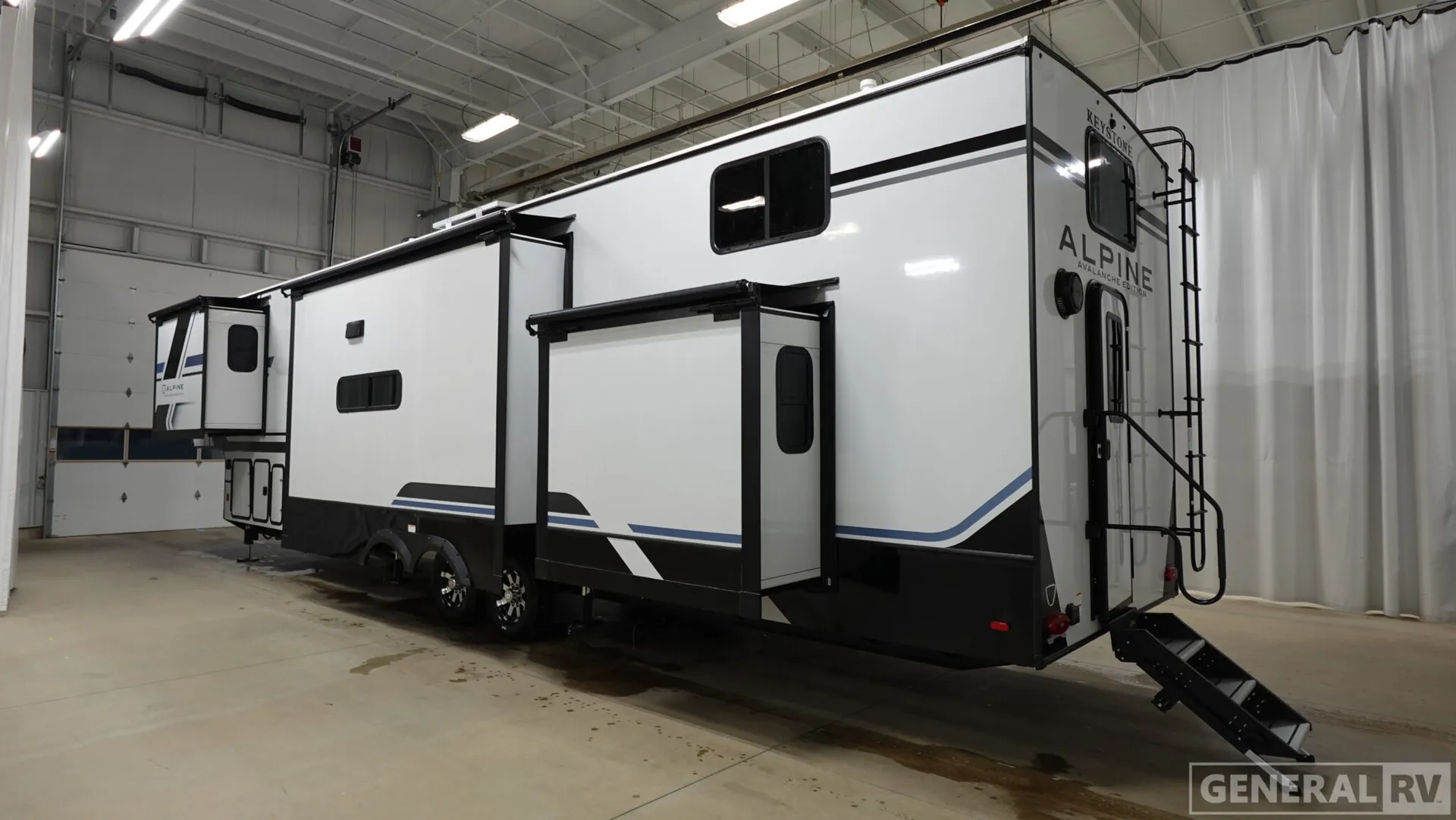 2026 Keystone RV Avalanche 390DS - Photo 4
