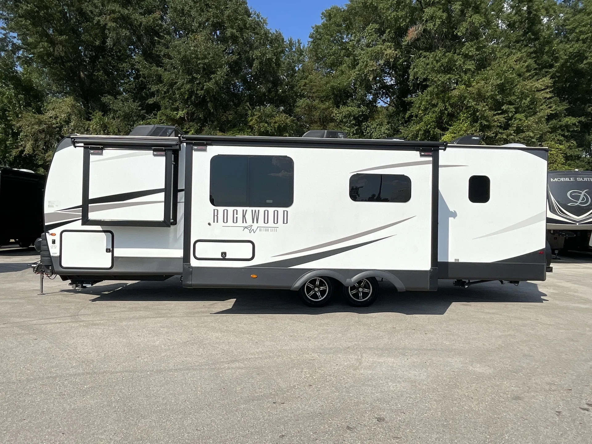 2024 Forest River Rockwood Ultra Lite 2706WS — off campside