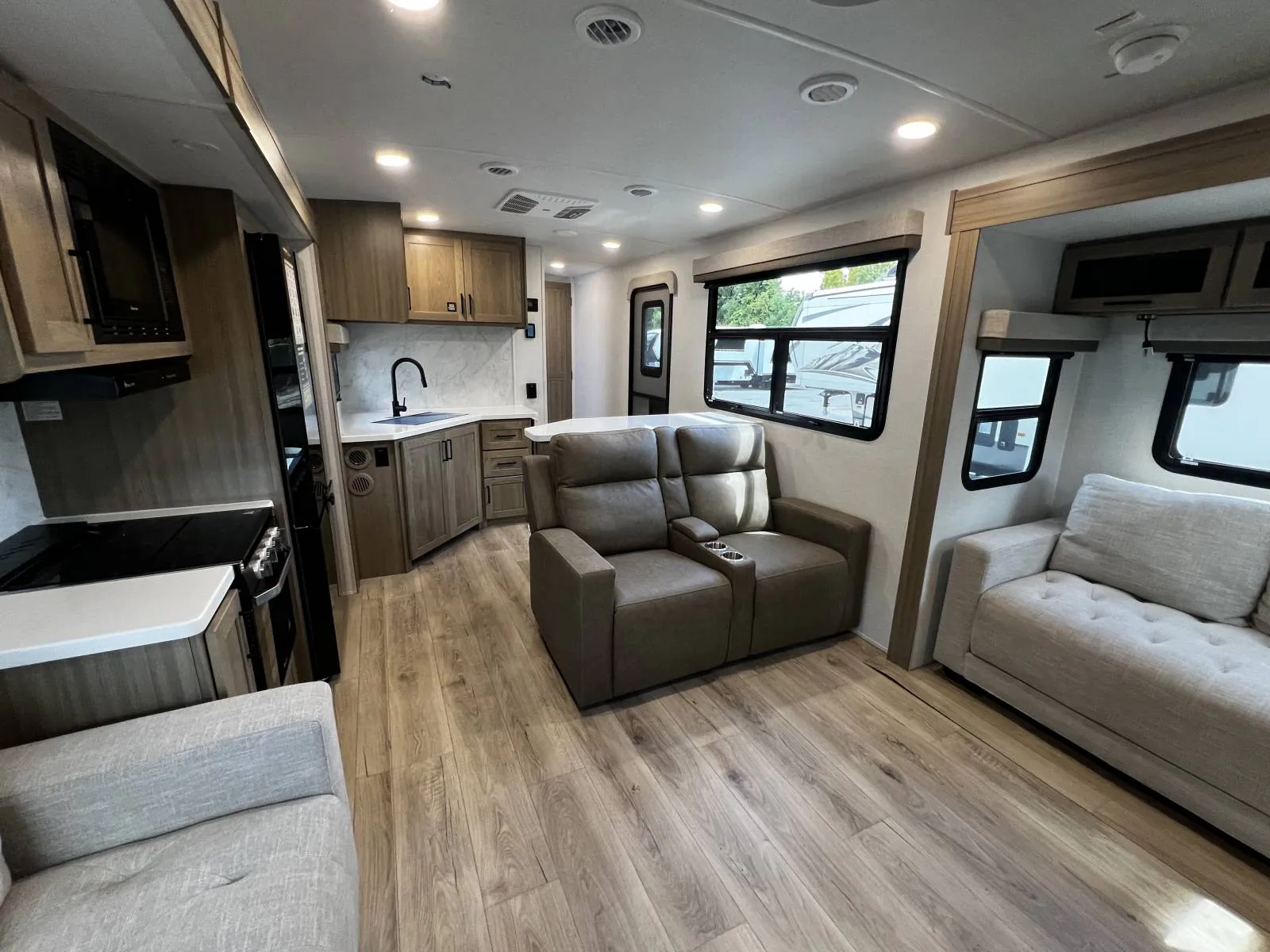 2027 Forest River Rockwood Ultra Lite 2921RL — Photo 6