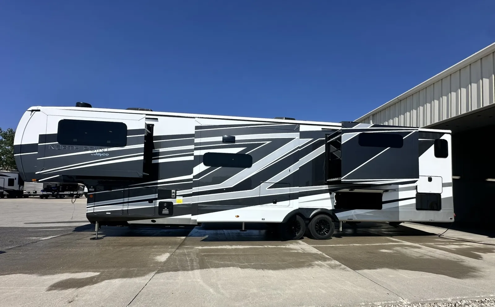 2026 Jayco North Point 382FLRB - Photo 2