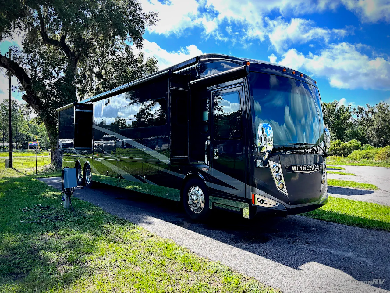 2015 Winnebago Grand Tour 42QL - Photo 2