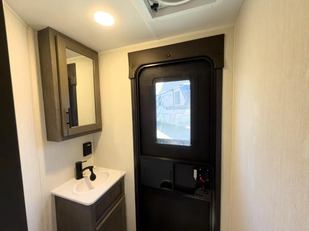 2026 Forest River Cherokee Alpha Wolf 33BH, Photos photo 48