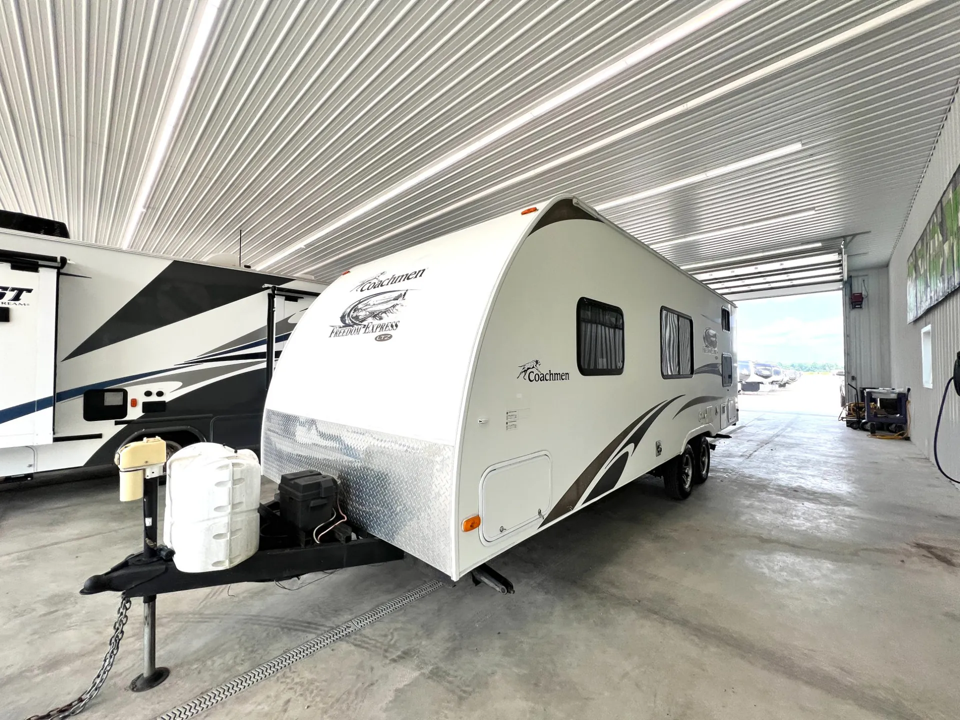 2012 Coachmen Freedom Express LTZ 230BH - Photo 4