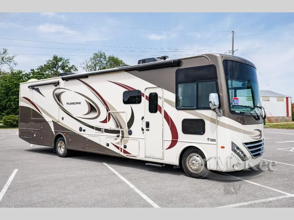 2018 Thor Motor Coach Hurricane 35M - Photo 2