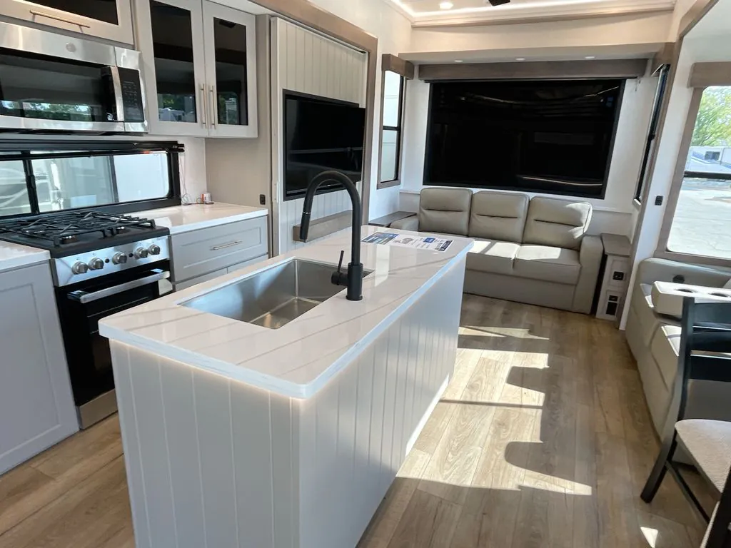 2026 Alliance RV Benchmark 42LFT - Photo 3