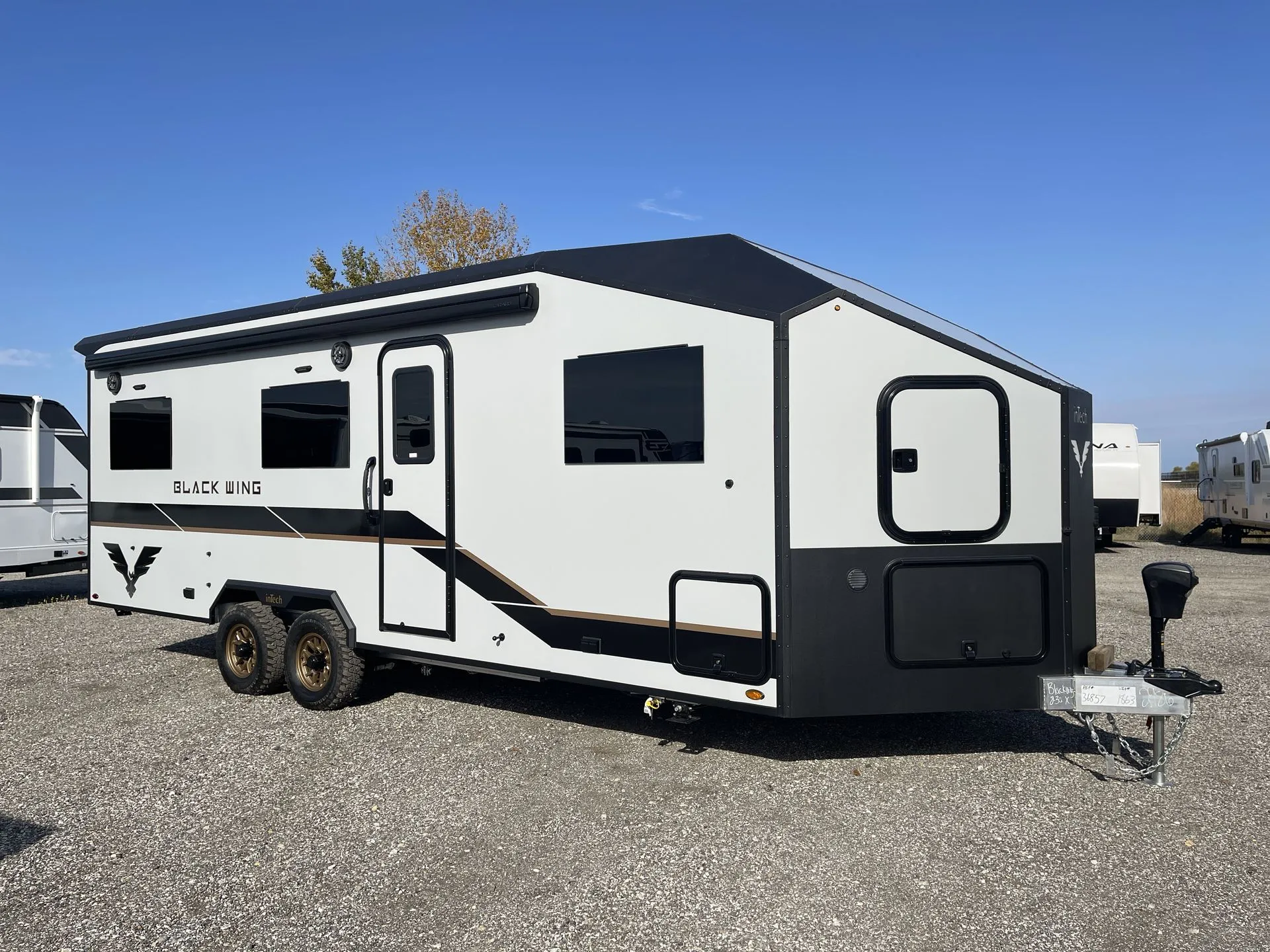 2026 inTech Black Wing 830 X - Photo 2