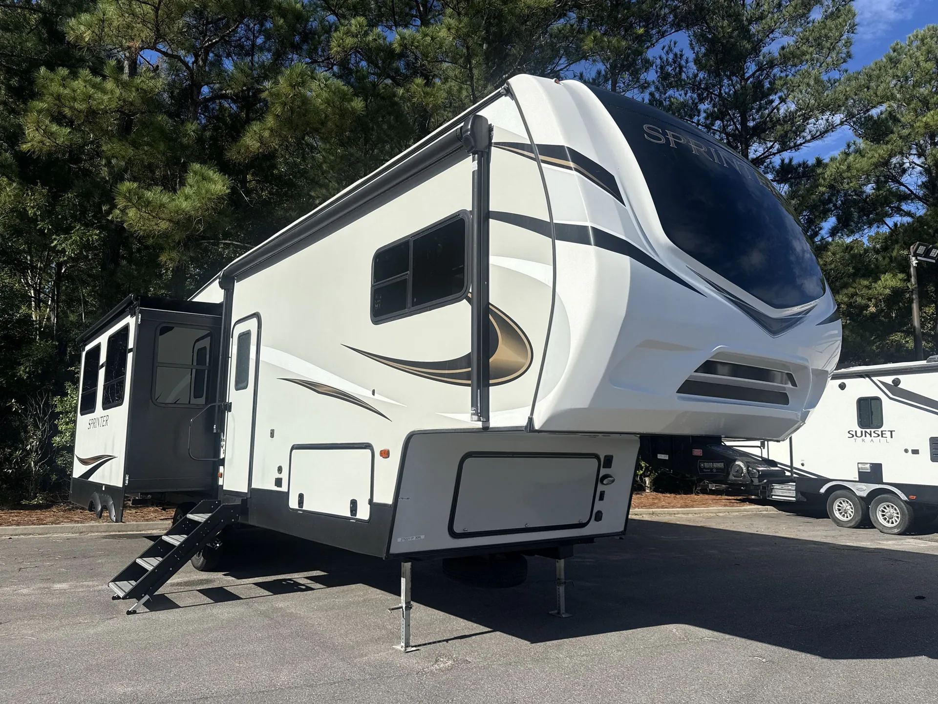 2021 Keystone Sprinter 30RL - Photo 2
