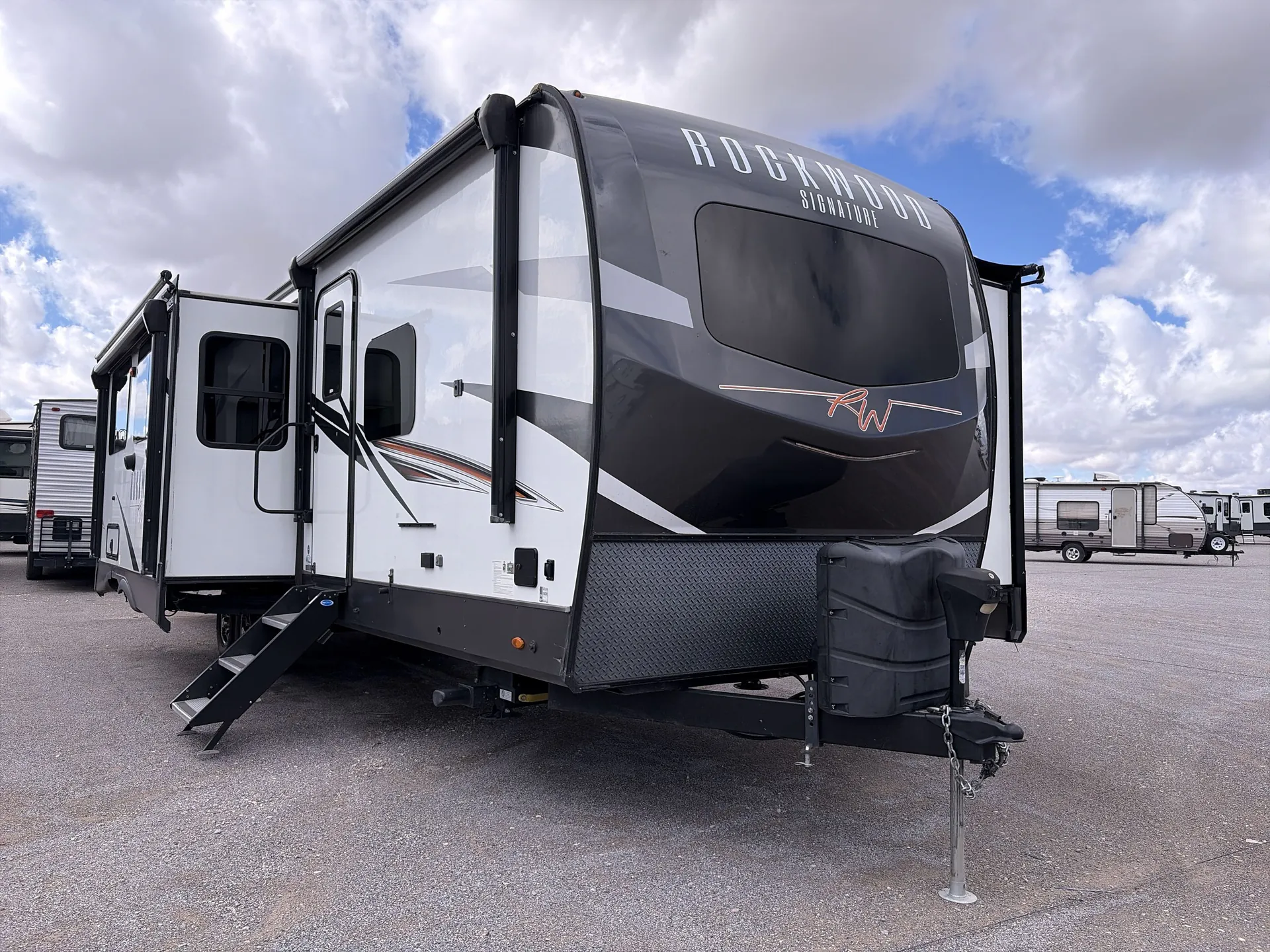 2022 Forest River Rockwood Signature Ultra Lite 8336BH - Photo 2
