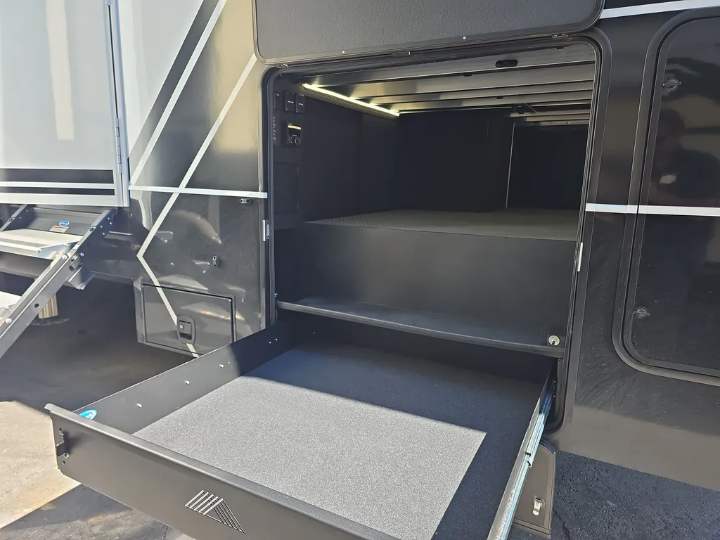 2026 Brinkley Model G 3520, Photos photo 2