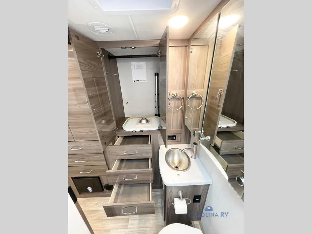 2024 Thor Motor Coach Tiburon 24FB, Photos photo 26