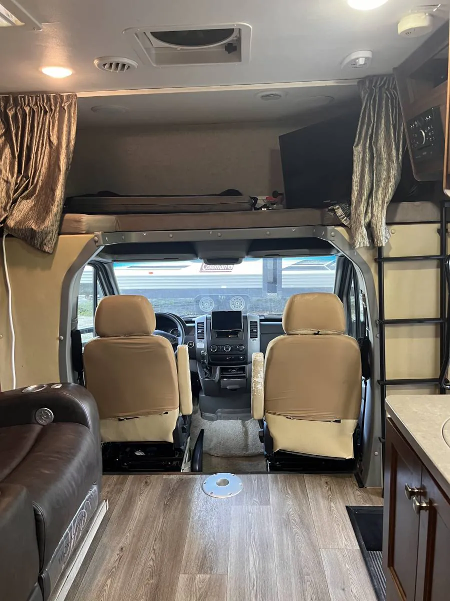 2018 Forest River Sunseeker MBS 2400R - Photo 3