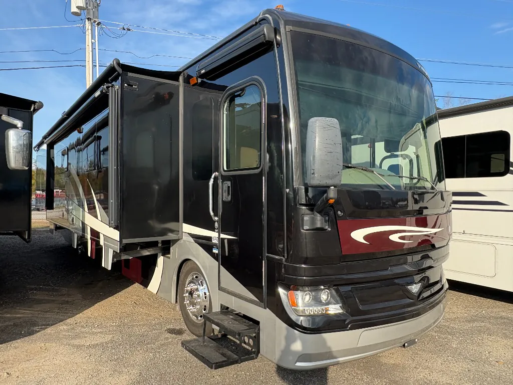 2019 Fleetwood Pace Arrow LXE 38F - Photo 2