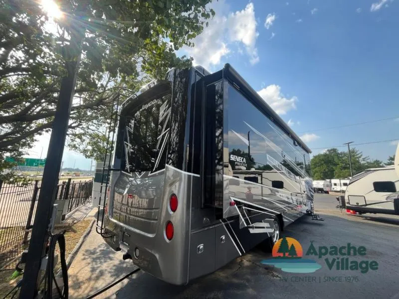 2026 Jayco Seneca Prestige 37M - Photo 4