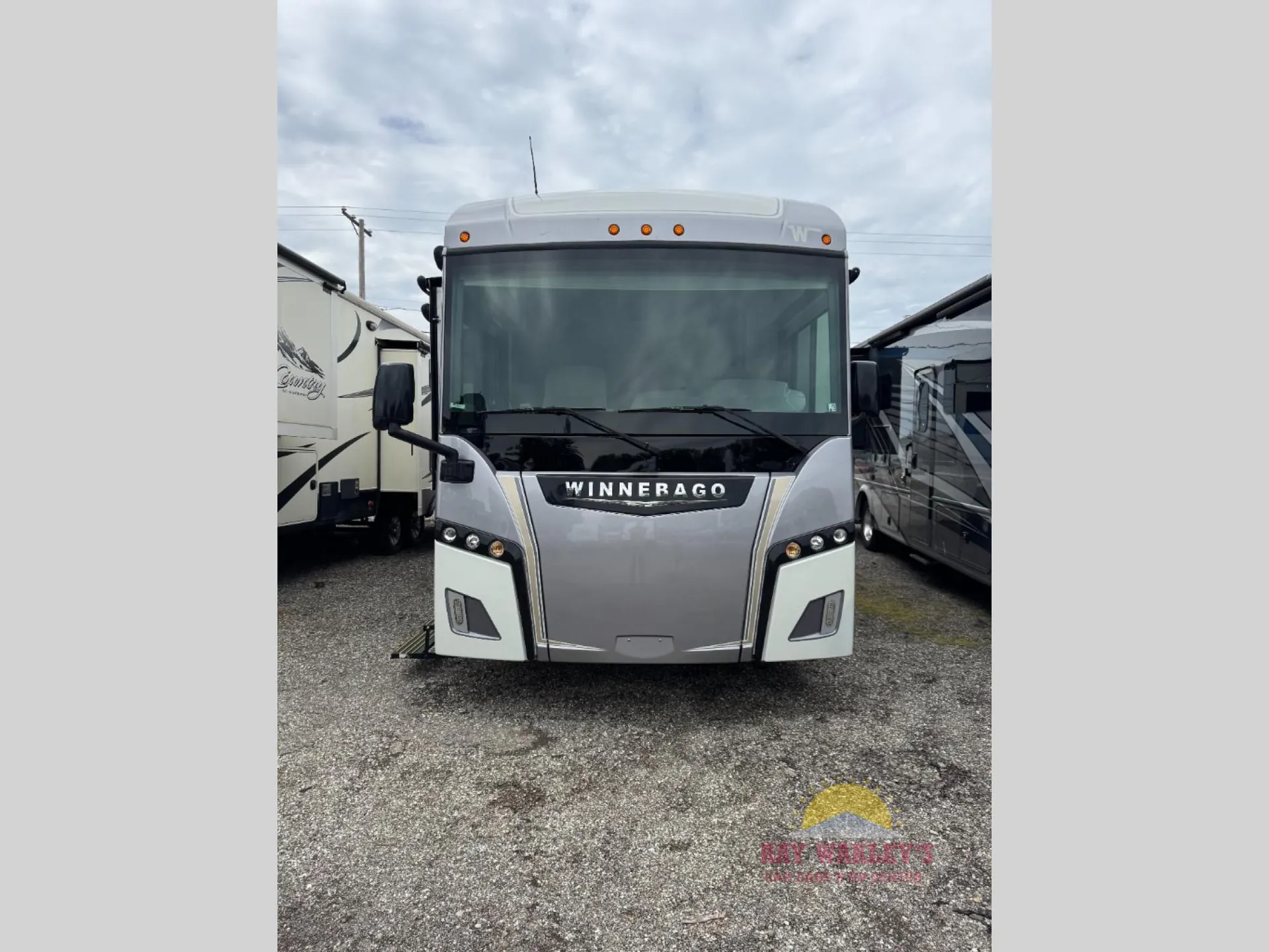 2025 Winnebago Forza 38W - Photo 4