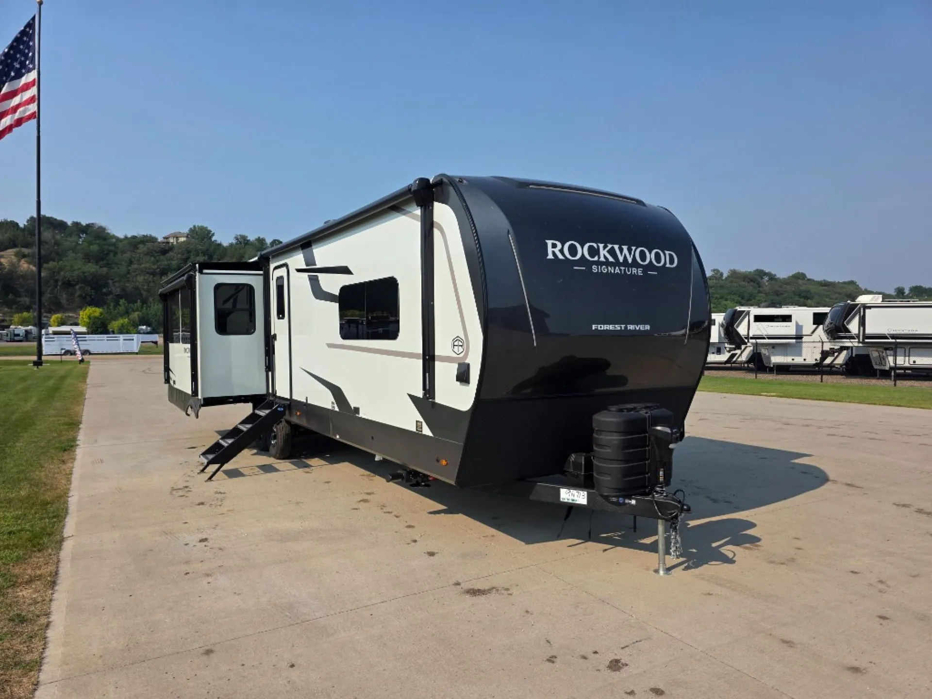 2027 Forest River Rockwood Signature 8392RL - Photo 2