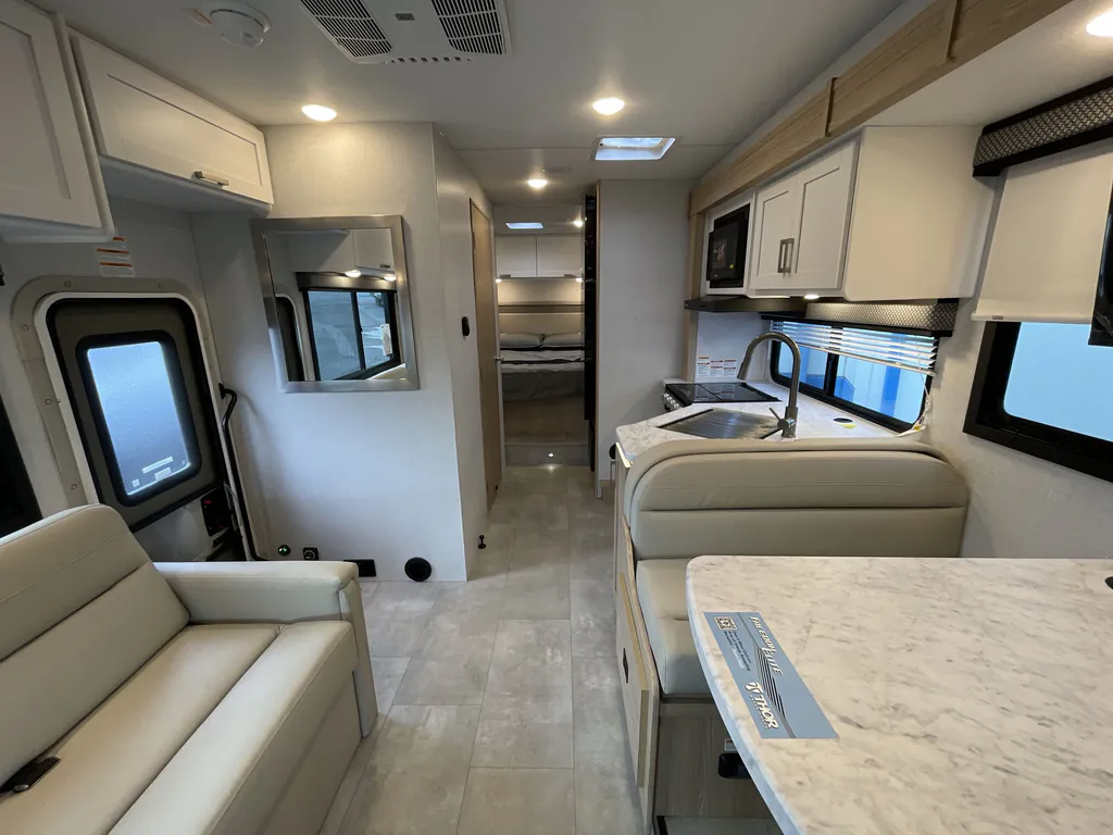 2026 Thor Motor Coach Freedom Elite 28HE, Photos photo 3