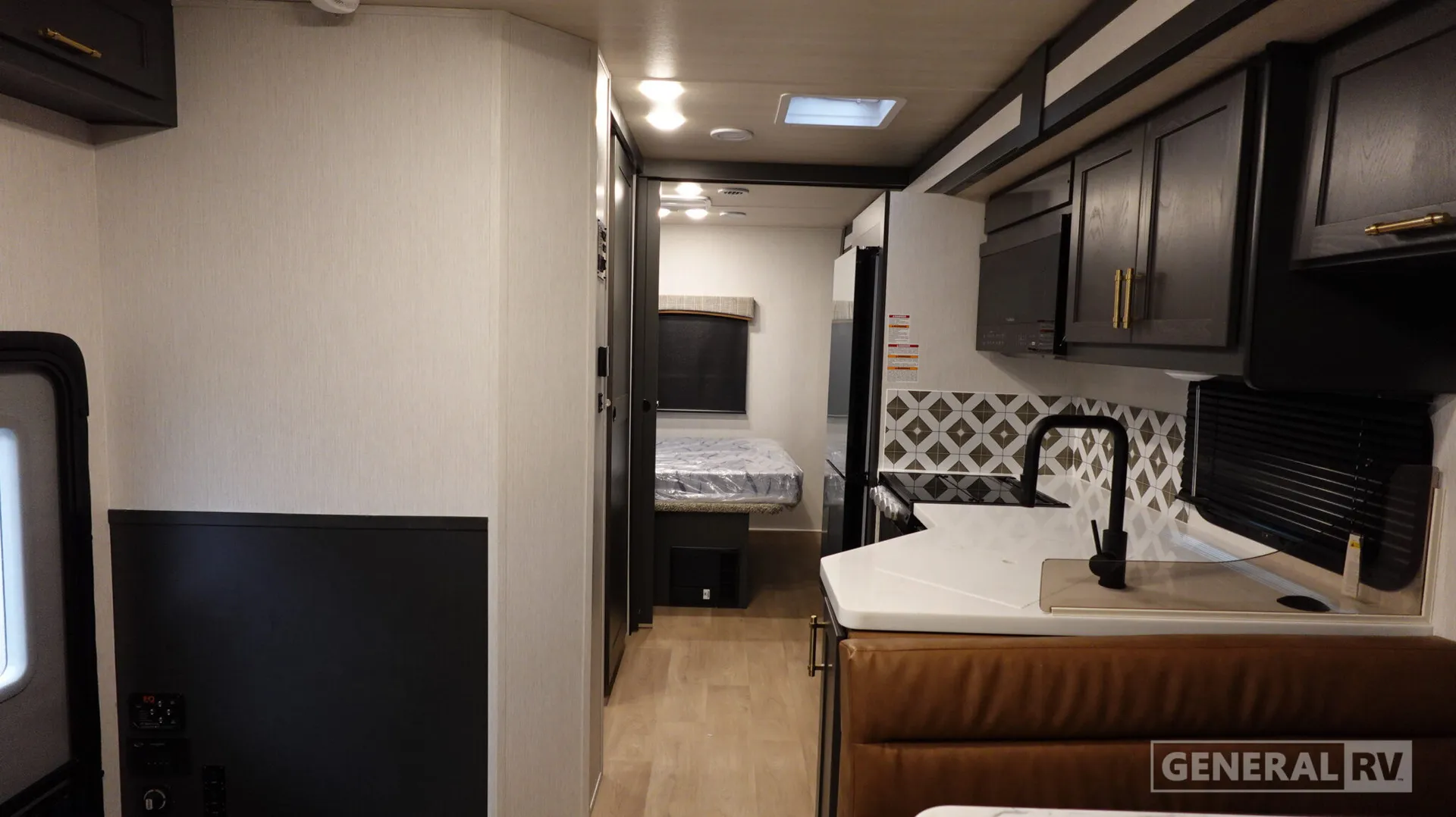 2027 Nexus Rebel 30R - Photo 3