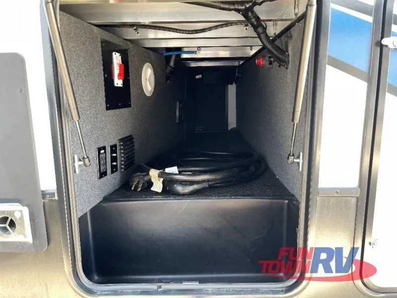 2023 Heartland Road Warrior 397 - Photo 4