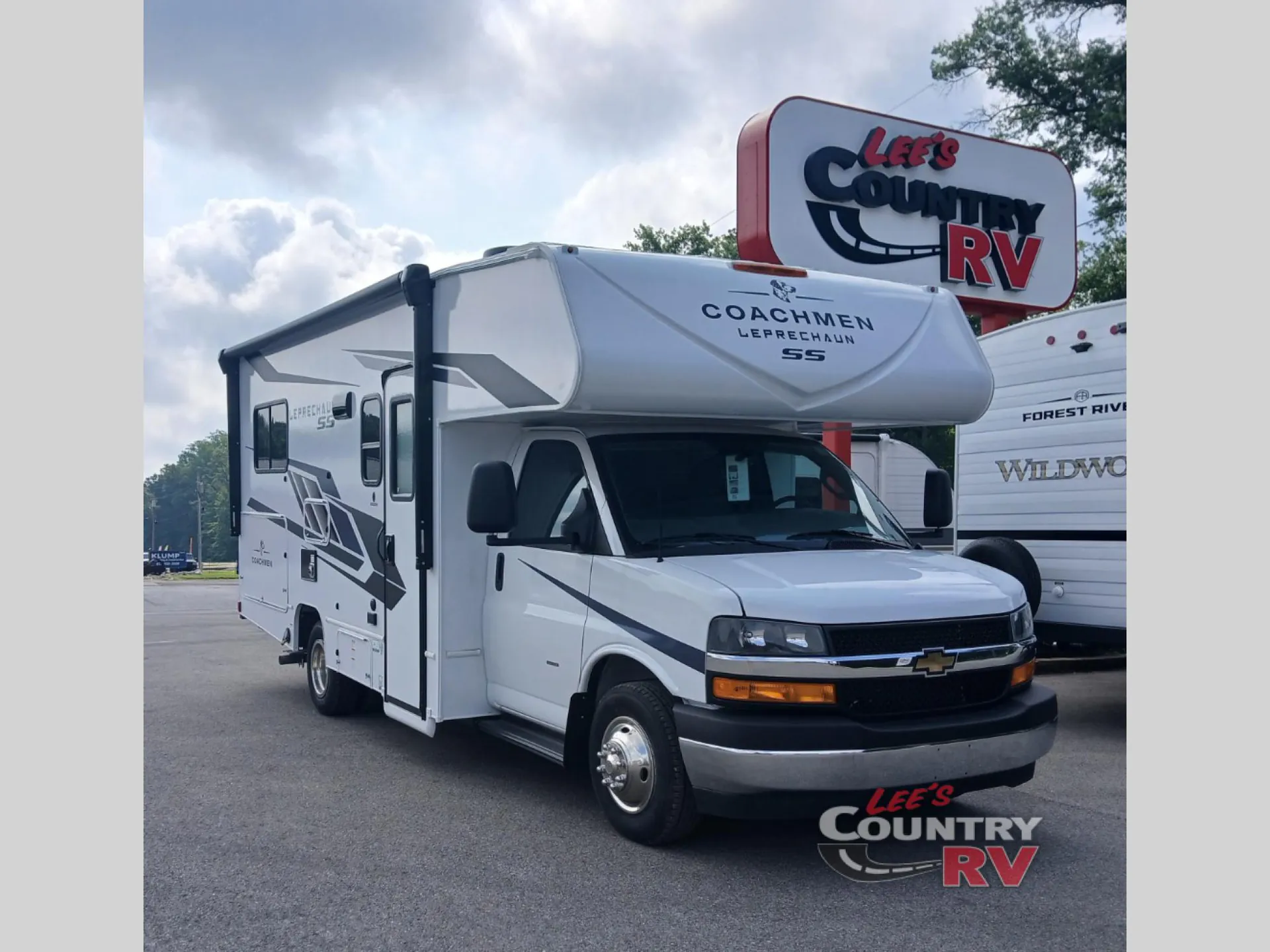 2026 Coachmen Leprechaun 210QSS CHEVY 3500 - Photo 2
