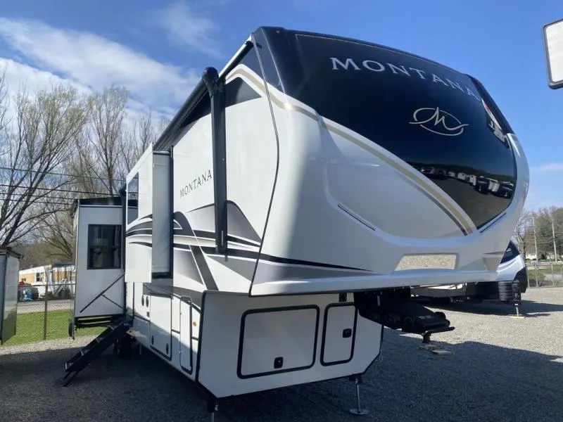 2025 Keystone Montana 3901RK - Photo 2