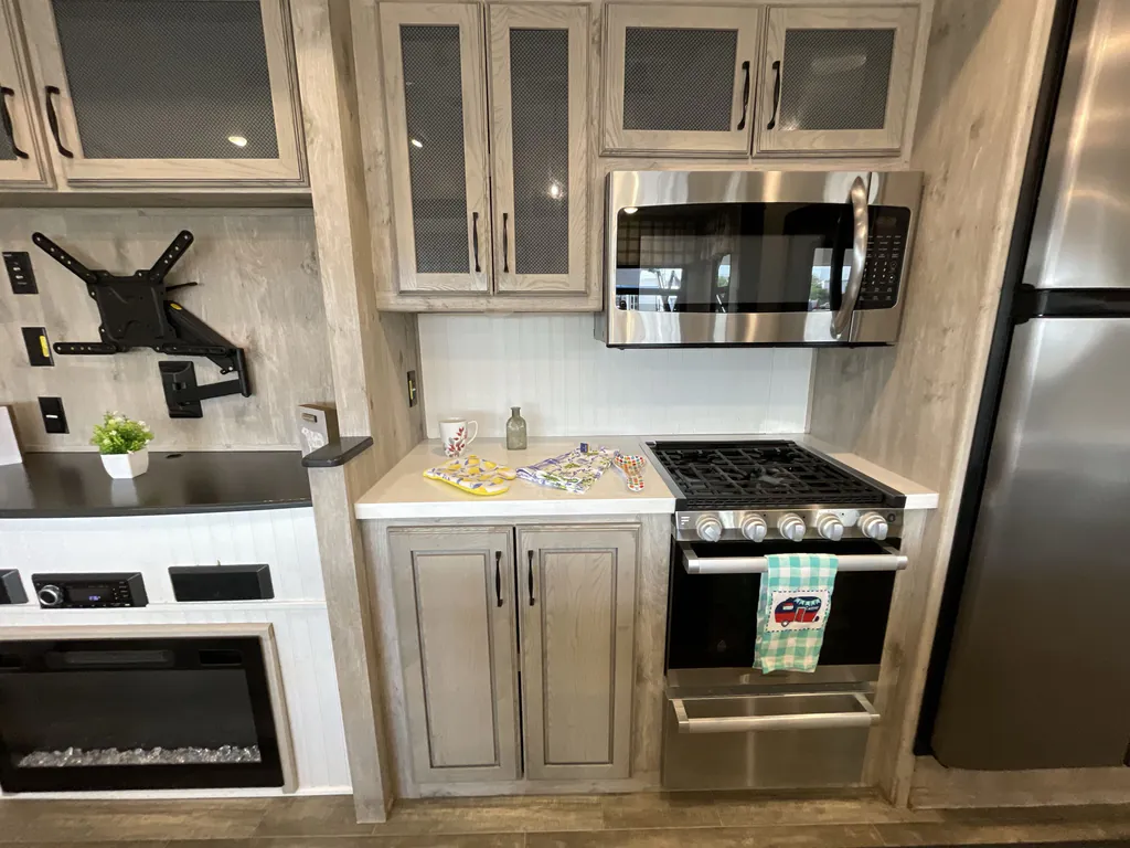 2023 Keystone Avalanche 390DS, Photos photo 13