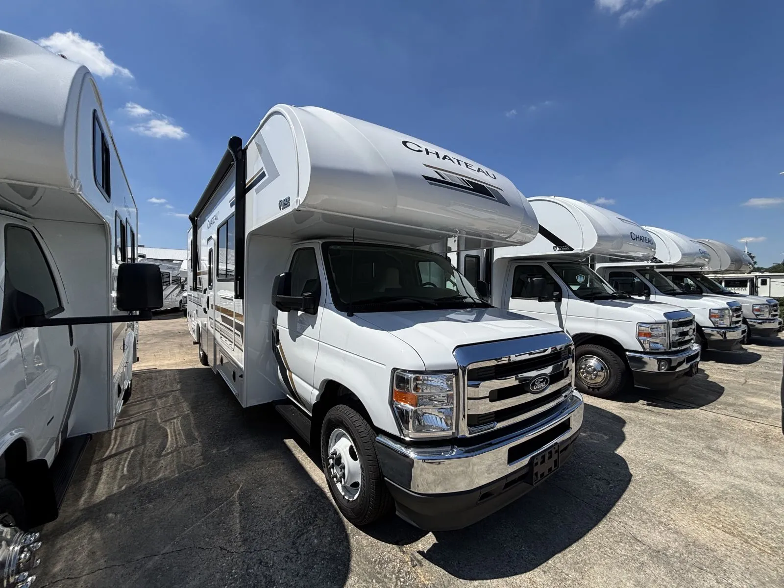 2027 Thor Motor Coach Chateau 29K - Photo 3