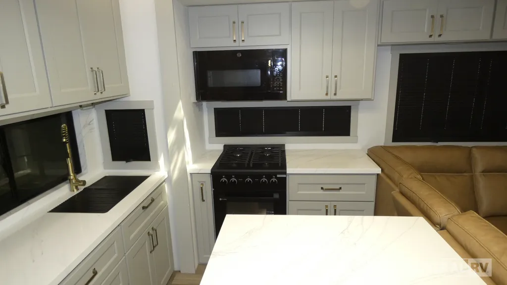 2025 Brinkley Model G 3250, Photos photo 6
