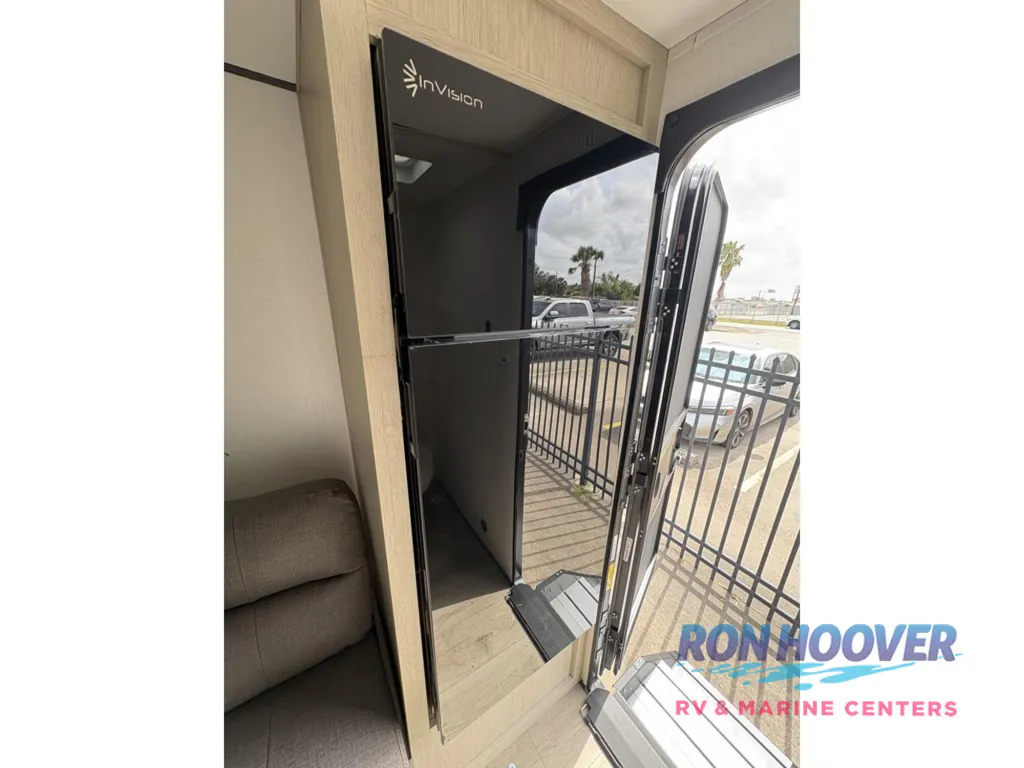 2026 Shasta Compact 17DB, Photos photo 18