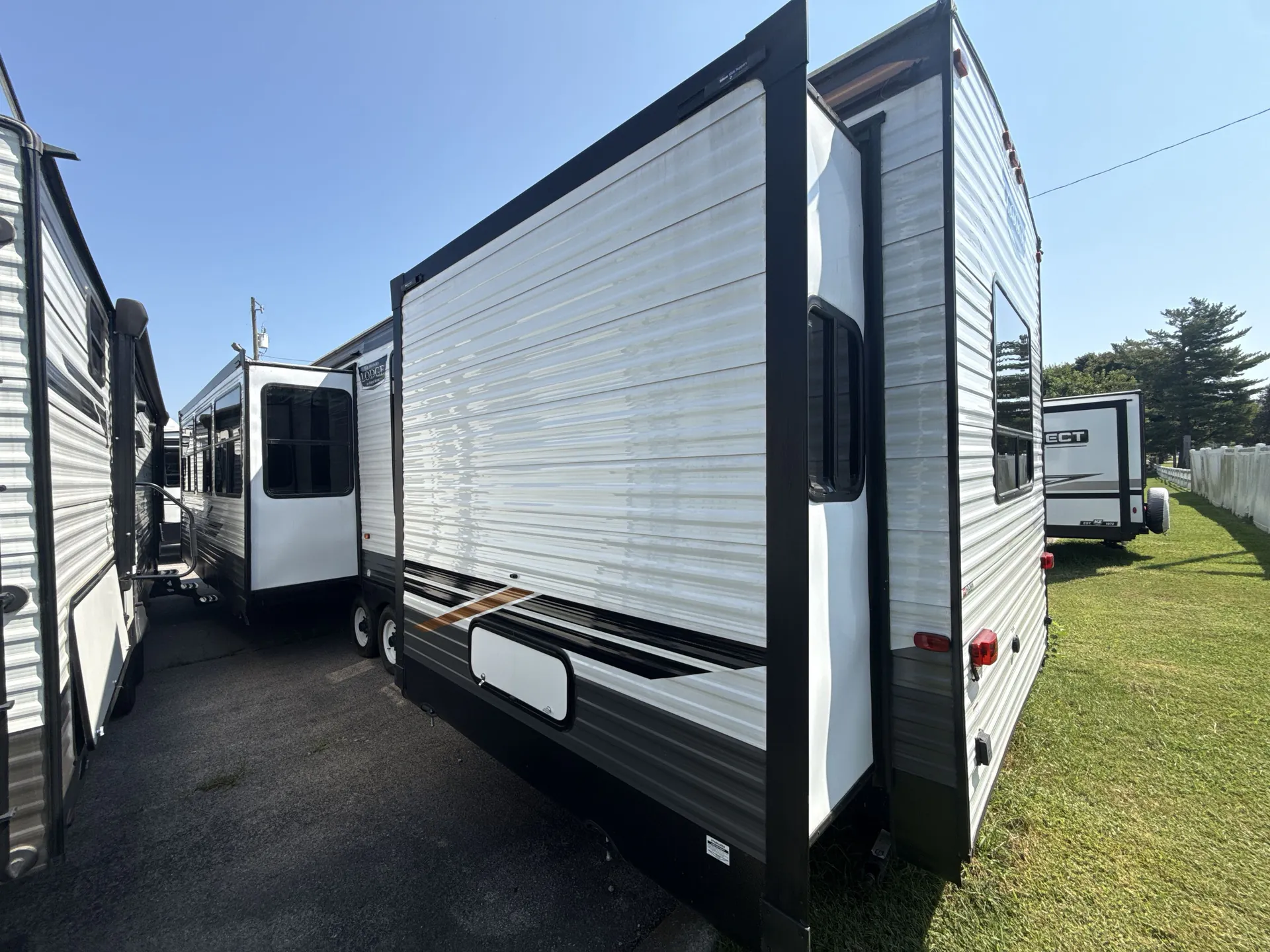 2022 Forest River Wildwood Lodge 40FDEN — off campside