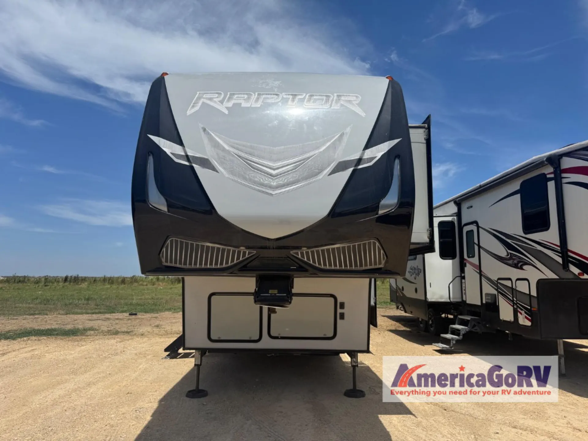 2019 Keystone Raptor 424 - Photo 2