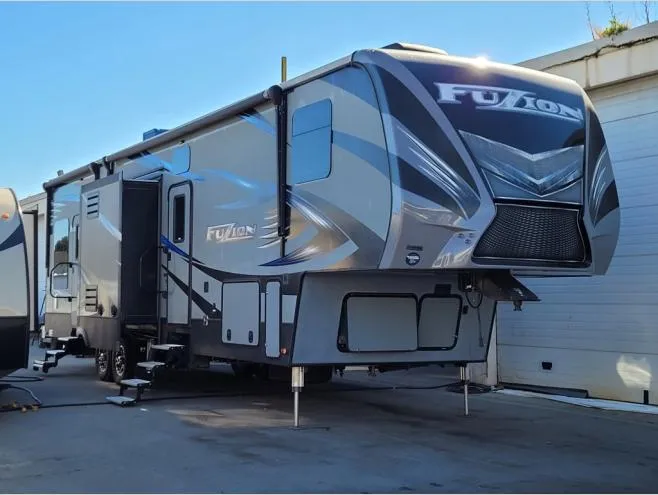 2017 Keystone Fusion 384 - Main photo